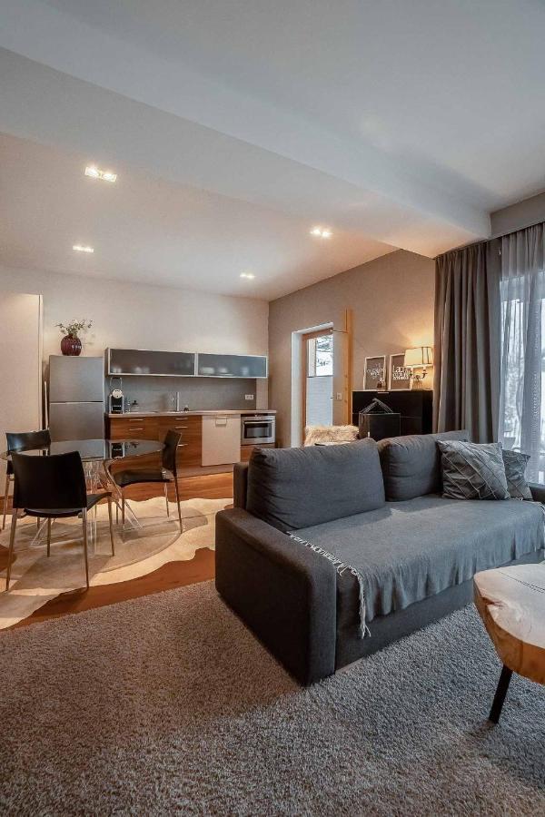 Going Triple A North Apartment